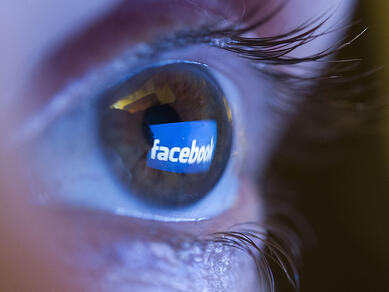 facebook_eye-b2c74fbdc1606dca8a54f0dc5842f0ec079464db-s40