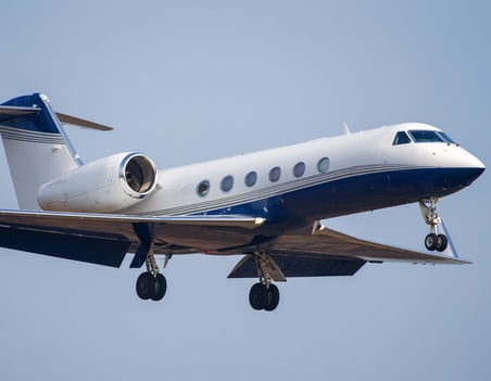 Gulfstream business jet on approach rx sq