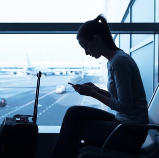 Airport_smartphone_device_woman.jpg